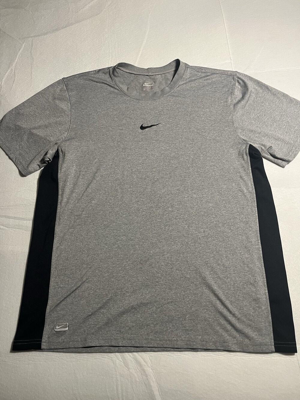 Nike Fit Dry Shirt Men’s Medium Gray Black Colorblock Swoosh Athletic Training